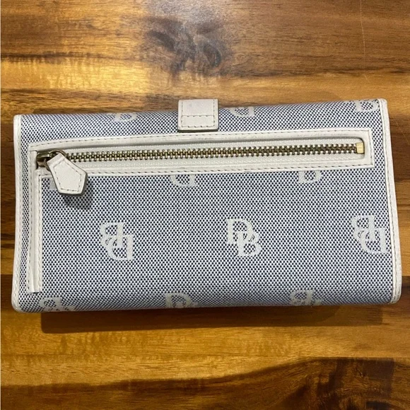 New Dooney & Bourke Signature Navy and White Wallet and checkbook case - Picture 2 of 8